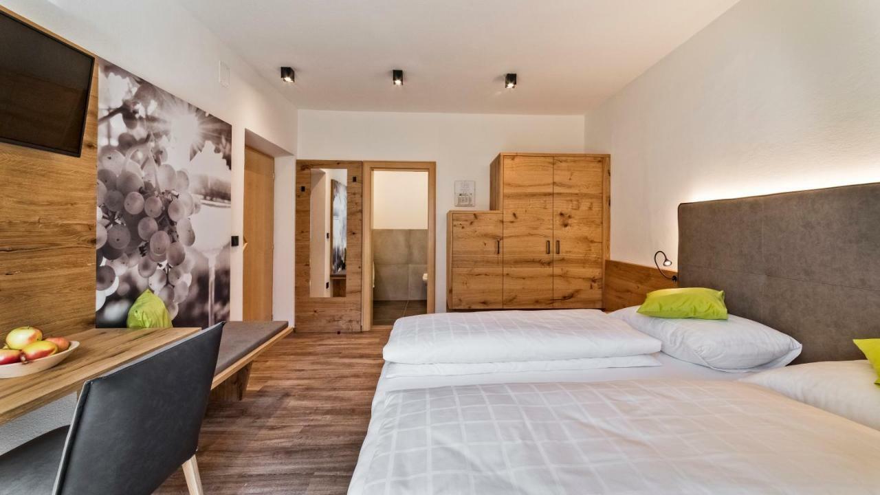 Hotel Garni Sonngart Andrian Bagian luar foto