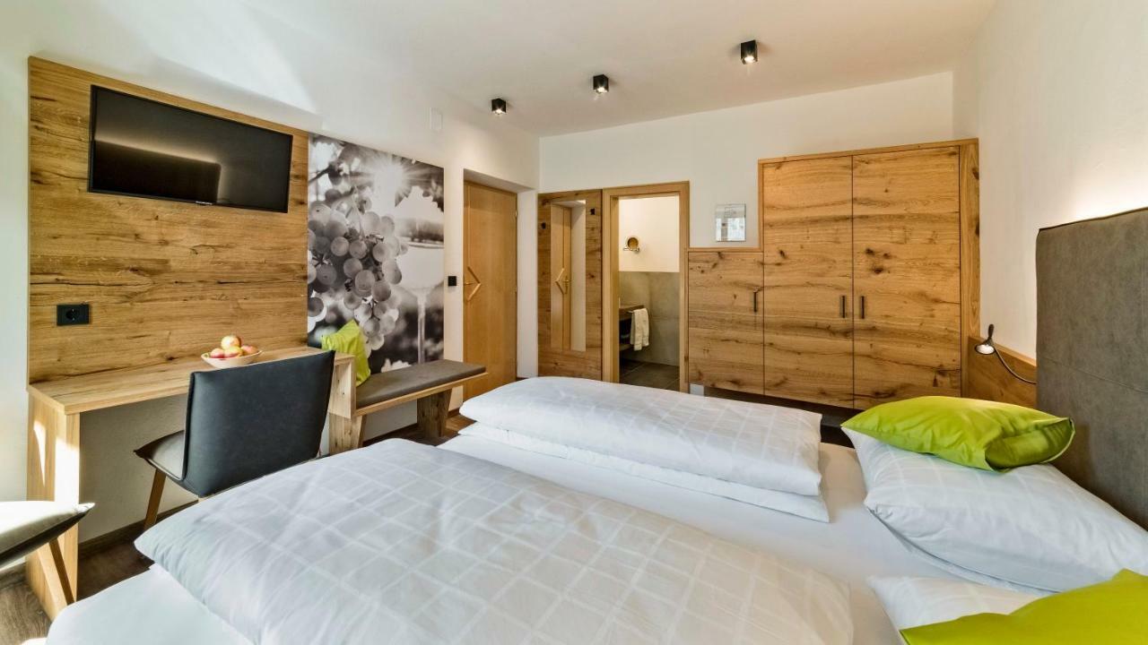 Hotel Garni Sonngart Andrian Bagian luar foto