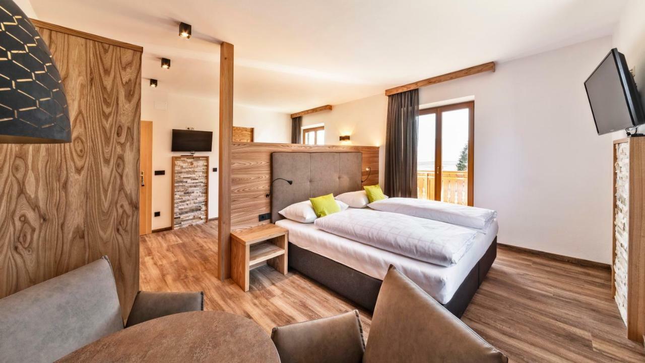 Hotel Garni Sonngart Andrian Bagian luar foto